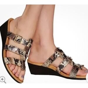 Vionic Snake Print Wedge Sandals Adjustable Buckle Straps Comfortable Size 9